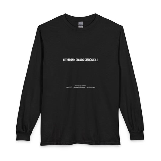 Aithníonn Ciaróg Ciaróg Eile Long Sleeve T-Shirt